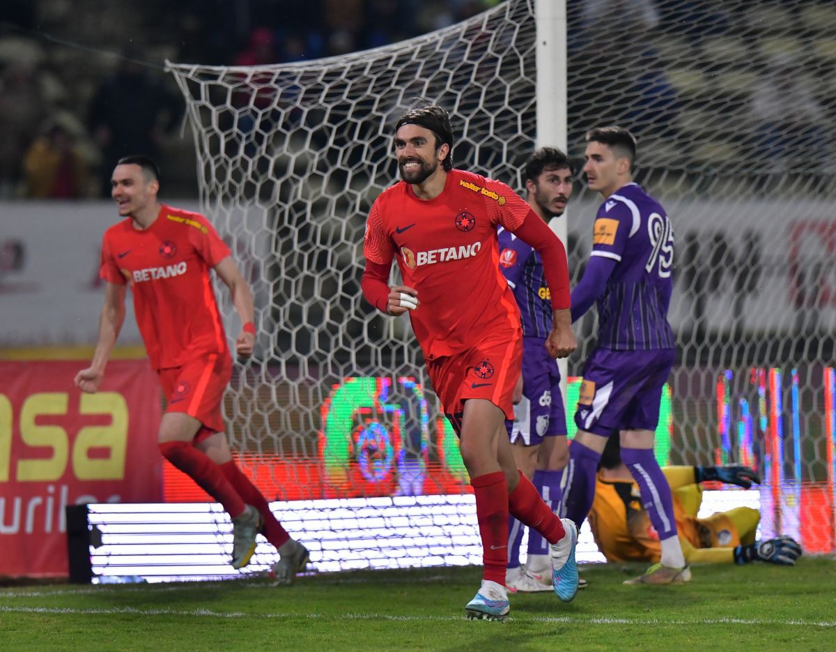 FCSB se impune la Pitești și revine pe podiumul SuperLigii » Clasamentul ACUM