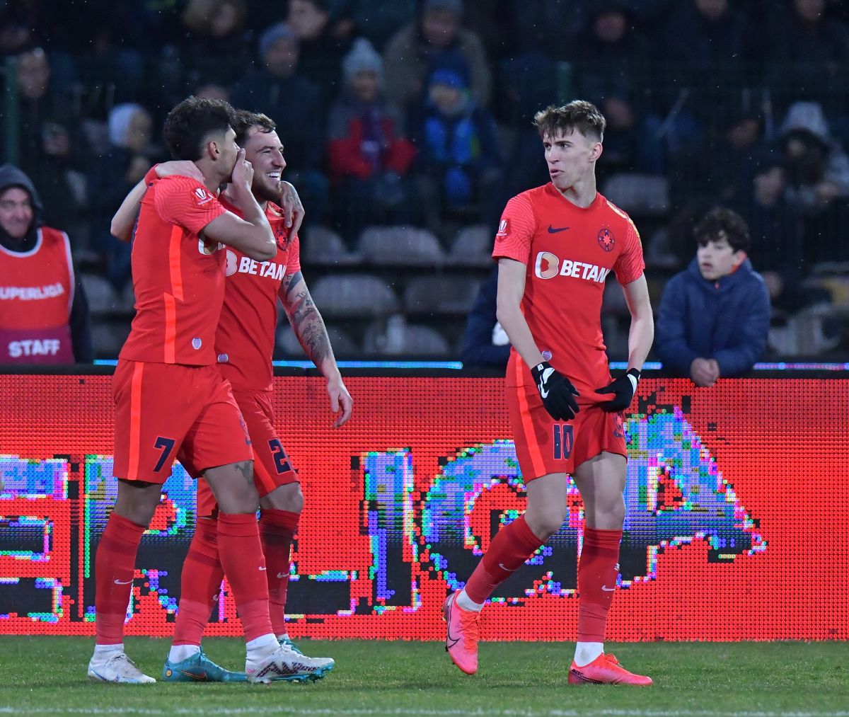 Fanii și-au pierdut răbdarea în ultimele minute din FC Argeș - FCSB: un stadion întreg i-a cerut demisia!