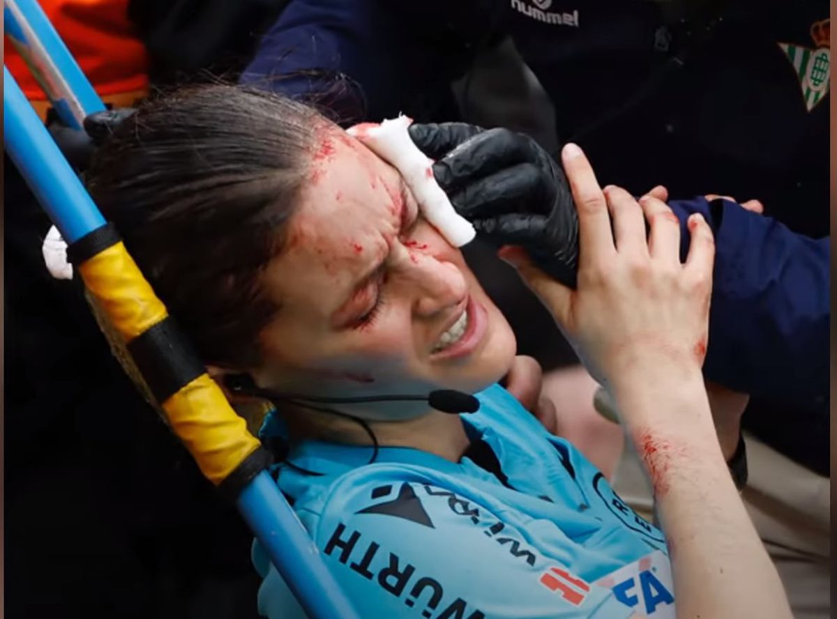 Guadalupe Porras, arbitru asistent, plină de sânge în timpul partidei din La Liga, dintre Betis - Bilbao 3-1