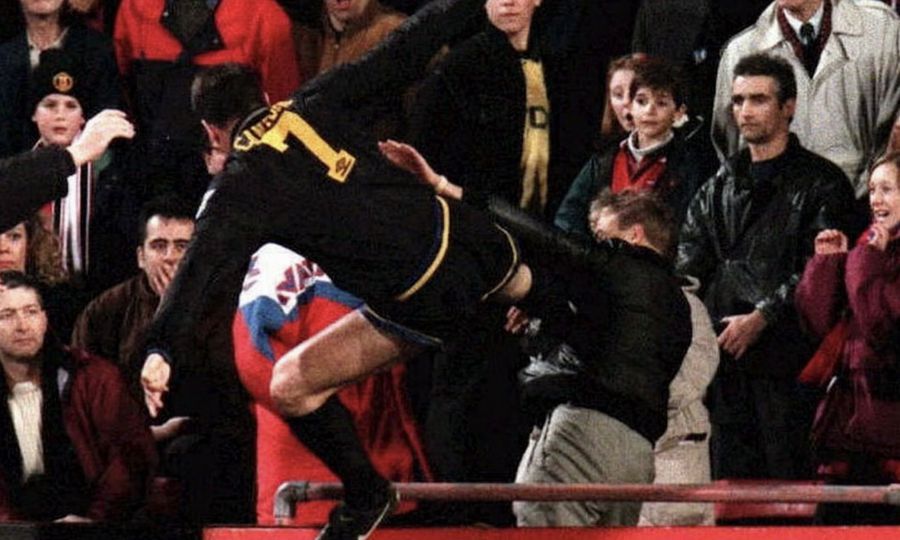 Cantona lovind un suporter Imaginile care acum ar fi INTERZISE la TV » În trecut, regizorii „le-au scăpat” pe transmisiunile live
