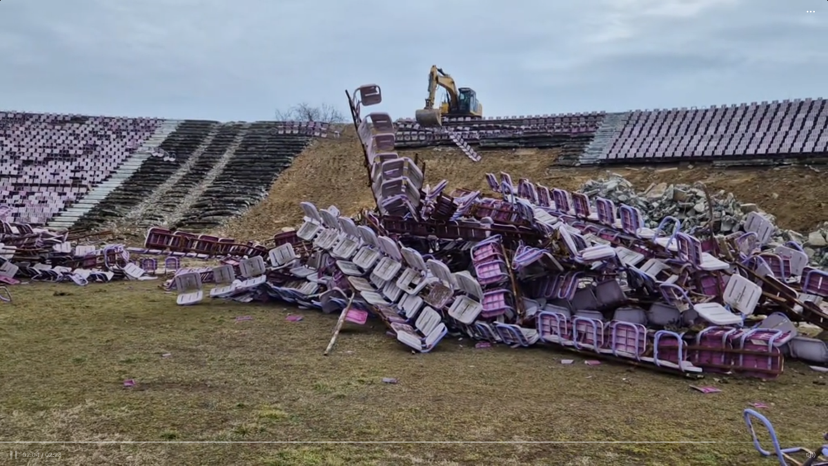A început demolarea legendarei arene din România, inaugurată în 1963!
