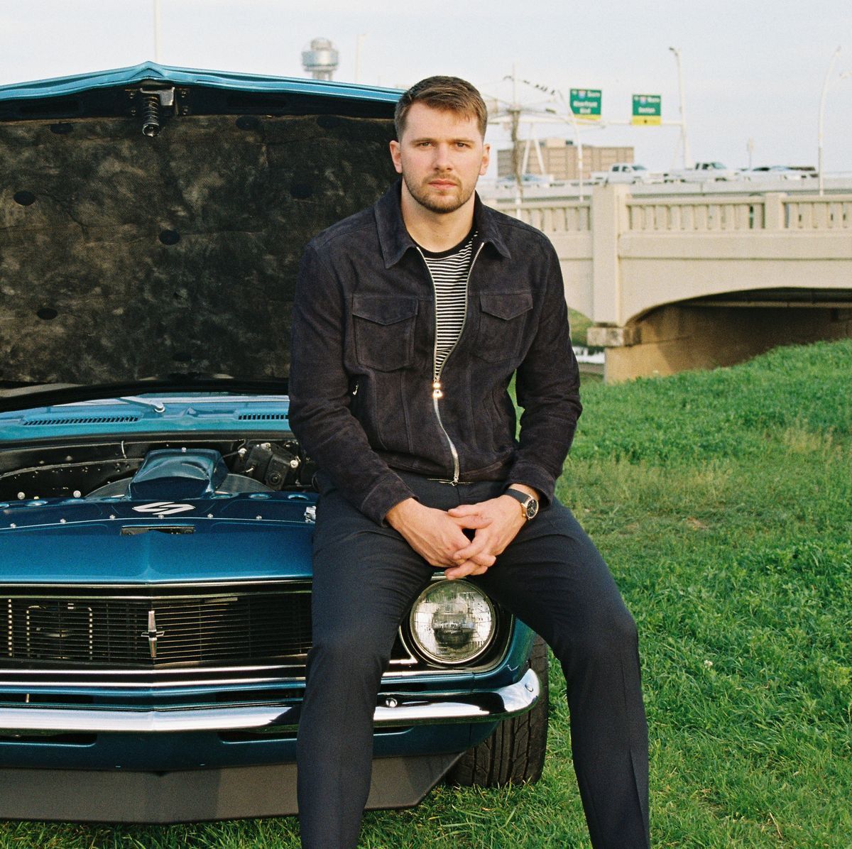 „Rezervorul plin, fără milă” » Jordan i-a dedicat o reclamă lui Luka Doncic și apoi a adus o mașină de 3 milioane de dolari în fața arenei