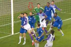 „A primit un pumn în ceafă” » Mititelu vine cu explicații pentru penalty-ul care i-a șocat pe MM Stoica și Panduru