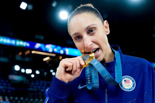 Diana Taurasi cu medalia olimpică de aur de la Paris 2024 Foto: Imago