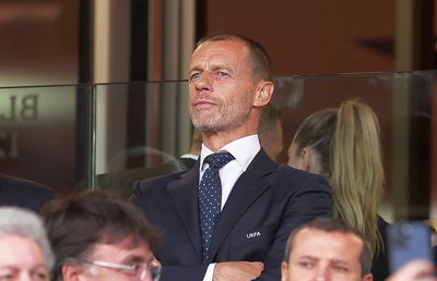 Interviu altfel cu șeful UEFA: fete care se identifică drept pisici, Europa înfrântă, negocierile SUA - Rusia și dopurile atașate de sticle