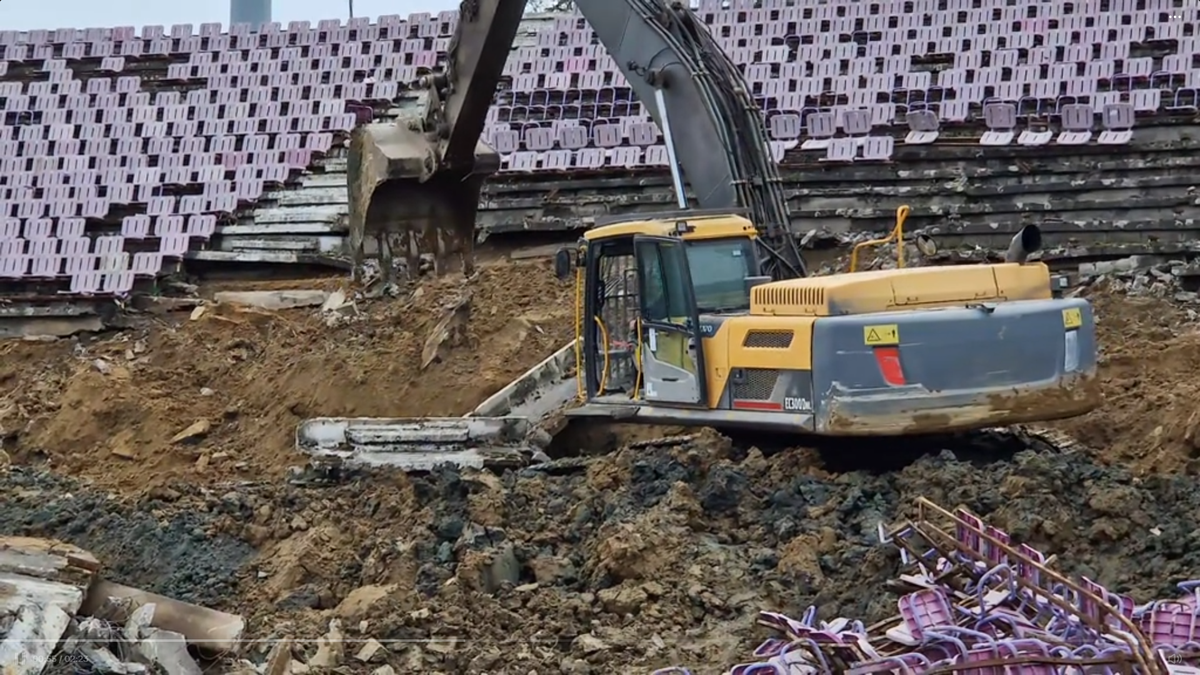 A început demolarea legendarei arene din România, inaugurată în 1963!