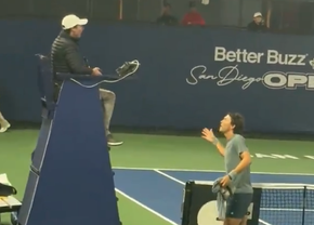 Criză de nervi la un Challenger din SUA! Și-a distrus racheta și apoi a început să urle la arbitru: „Sunteți absurzi. Tot timpul luați deciziile acestea teribile”