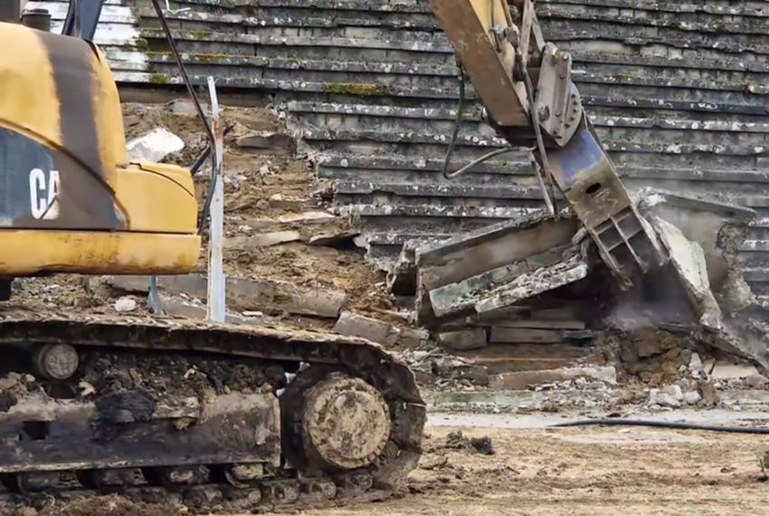 Imagini emoționante pentru fanii fotbalului timișorean: cea mai mare arenă a Banatului e pusă la pământ