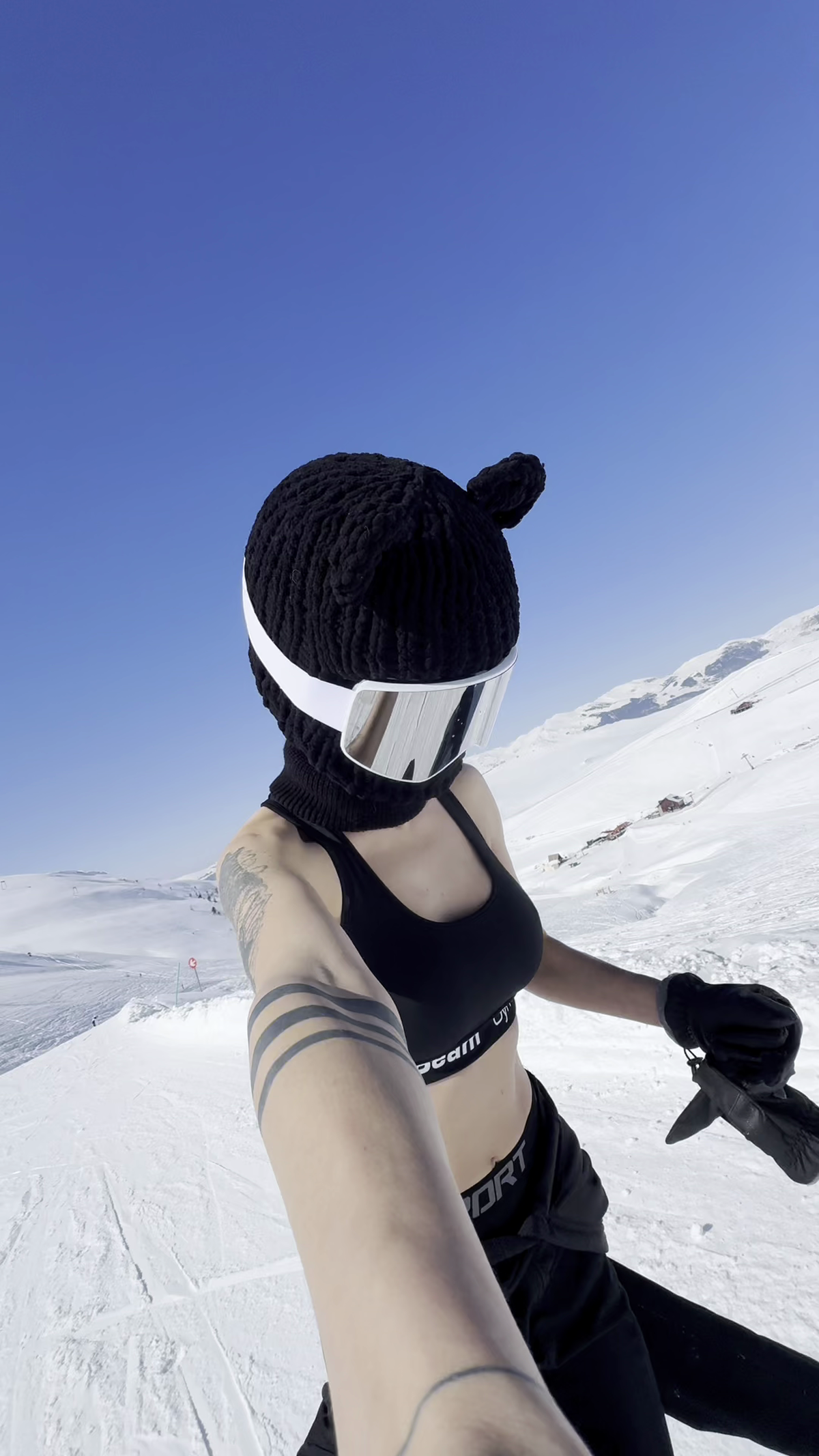 Bettyshor, luptătoarea din RXF, a apărut în costum de baie pe pârtia din Sinaia: „Poliția nu face nimic! De mult mi-am dorit să fac asta”