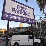 Luka Doncic, superstarul lui Lakers, și pasiunea pentru mașini de lux/Foto: X