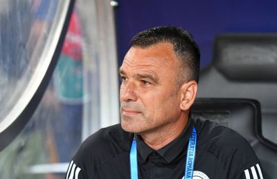 Incredibil! Unde a ajuns să antreneze Toni Petrea, la un an și 6 luni de când a fost pus pe liber în Superliga: „Bine ai venit!” » Prezentat în tricoul lui FCSB