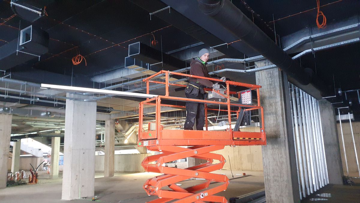 Cum avansează Polivalenta-OZN din centrul țării: două săli integrate, 72 milioane euro, întârzieri din cauza condițiilor meteo și a reproiectării instalațiilor + Când e noul termen de predare