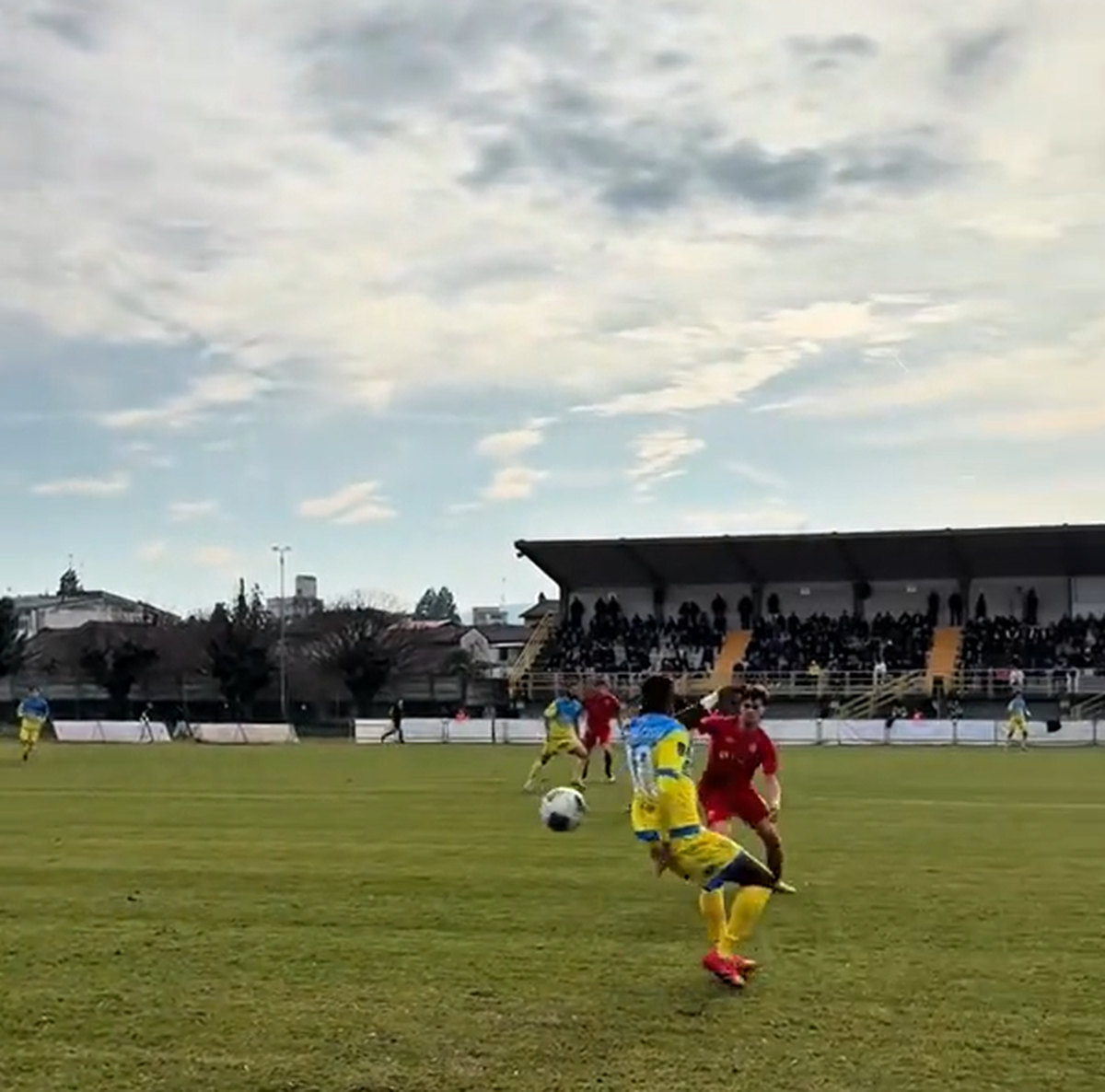 De la Bayern și Juventus, în Serie D! Douglas Costa a evoluat pe un stadion de 750 de locuri