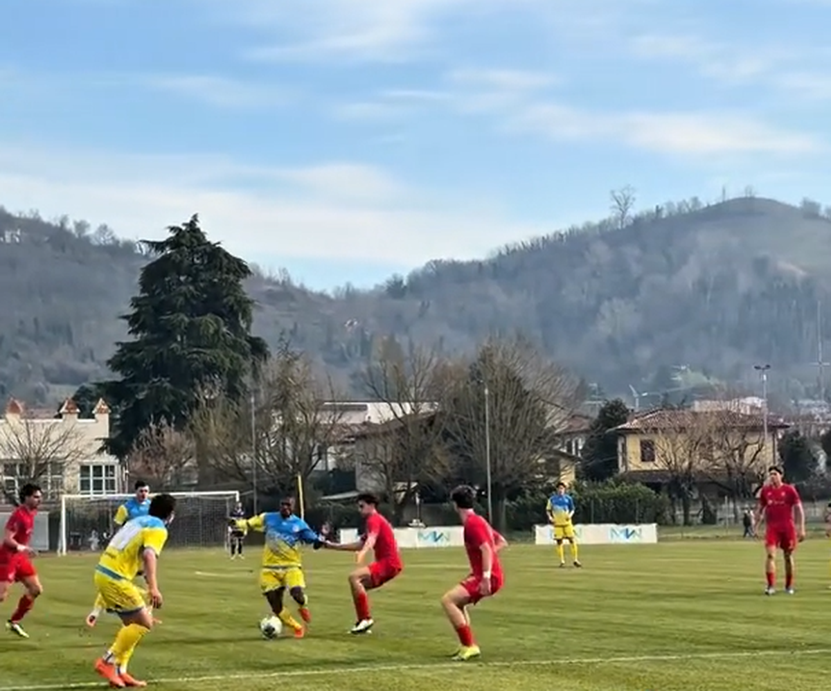 De la Bayern și Juventus, în Serie D! Douglas Costa a evoluat pe un stadion de 750 de locuri