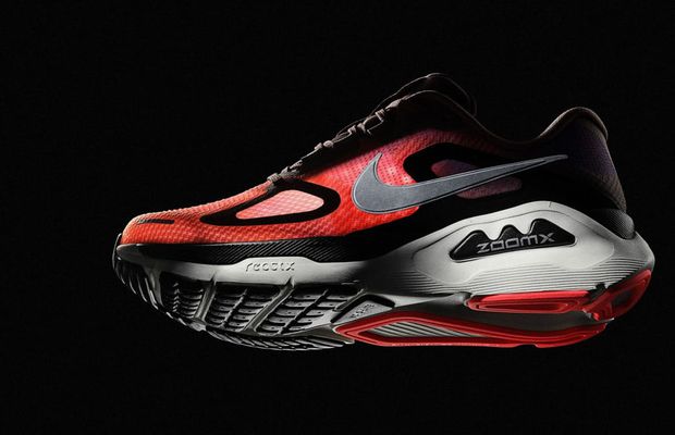 Nike lansează noul model de pantof de alergare Structure Plus: o revoluție a stabilității și a confortului suprem