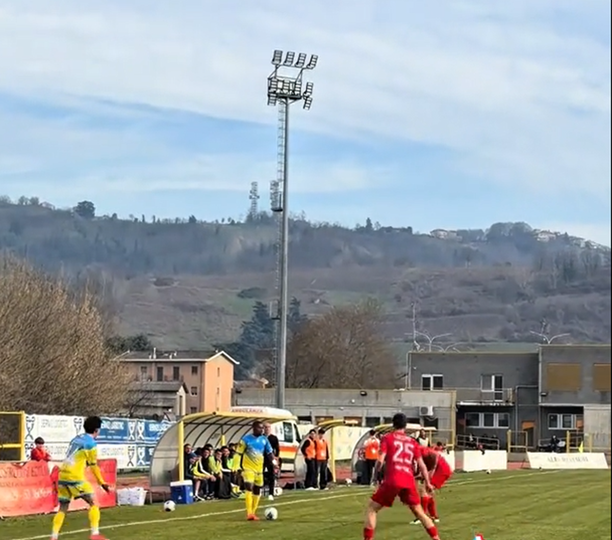 De la Bayern și Juventus, în Serie D! Douglas Costa a evoluat pe un stadion de 750 de locuri