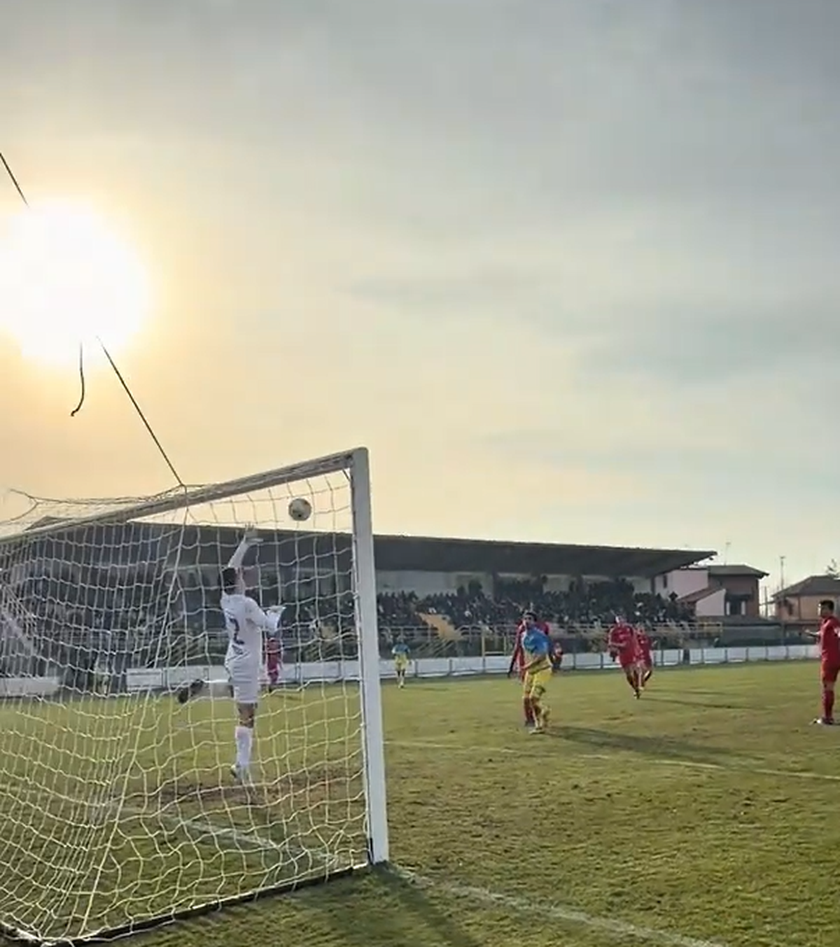 De la Bayern și Juventus, în Serie D! Douglas Costa a evoluat pe un stadion de 750 de locuri
