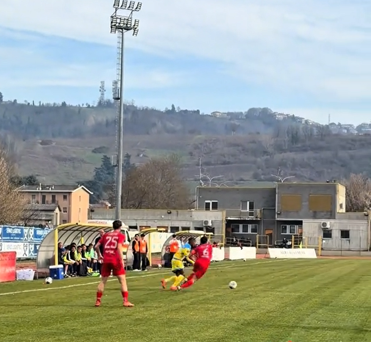 De la Bayern și Juventus, în Serie D! Douglas Costa a evoluat pe un stadion de 750 de locuri