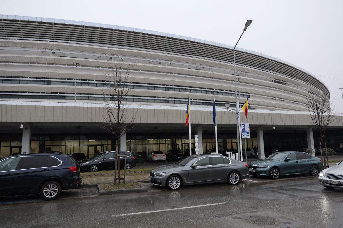 Stadionul funcționarilor! La 7 ani de la inaugurare, arena de 12.000 de locuri din România e casa angajaților Primăriei » GSP a intrat în complexul care a costat milioane de euro