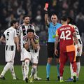 Lloyd Kelly (nr. 6) primește cartonașul roșu și Juve va rămâne în inferiroritate / Foto: Imago