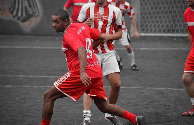 „M-am aplecat după o minge, iar apoi m-am trezit intubat, înconjurat de aparate și de oameni cu măști” » Boala neobservată care îi vânează pe sportivi