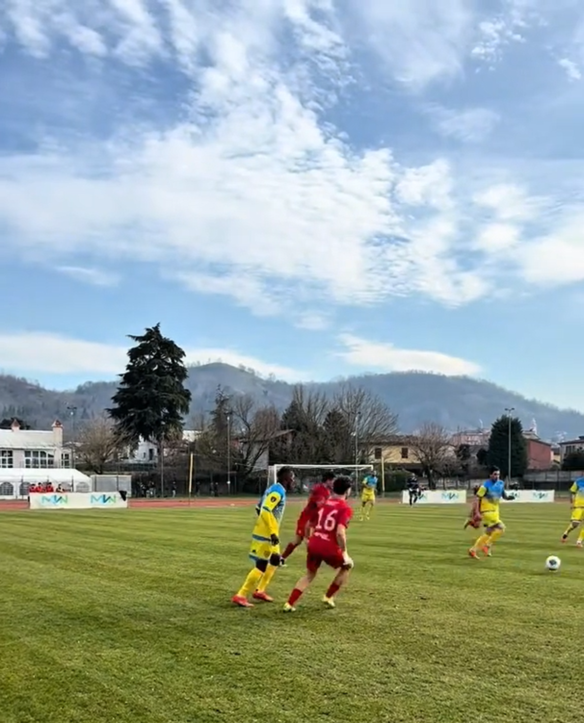 De la Bayern și Juventus, în Serie D! Douglas Costa a evoluat pe un stadion de 750 de locuri