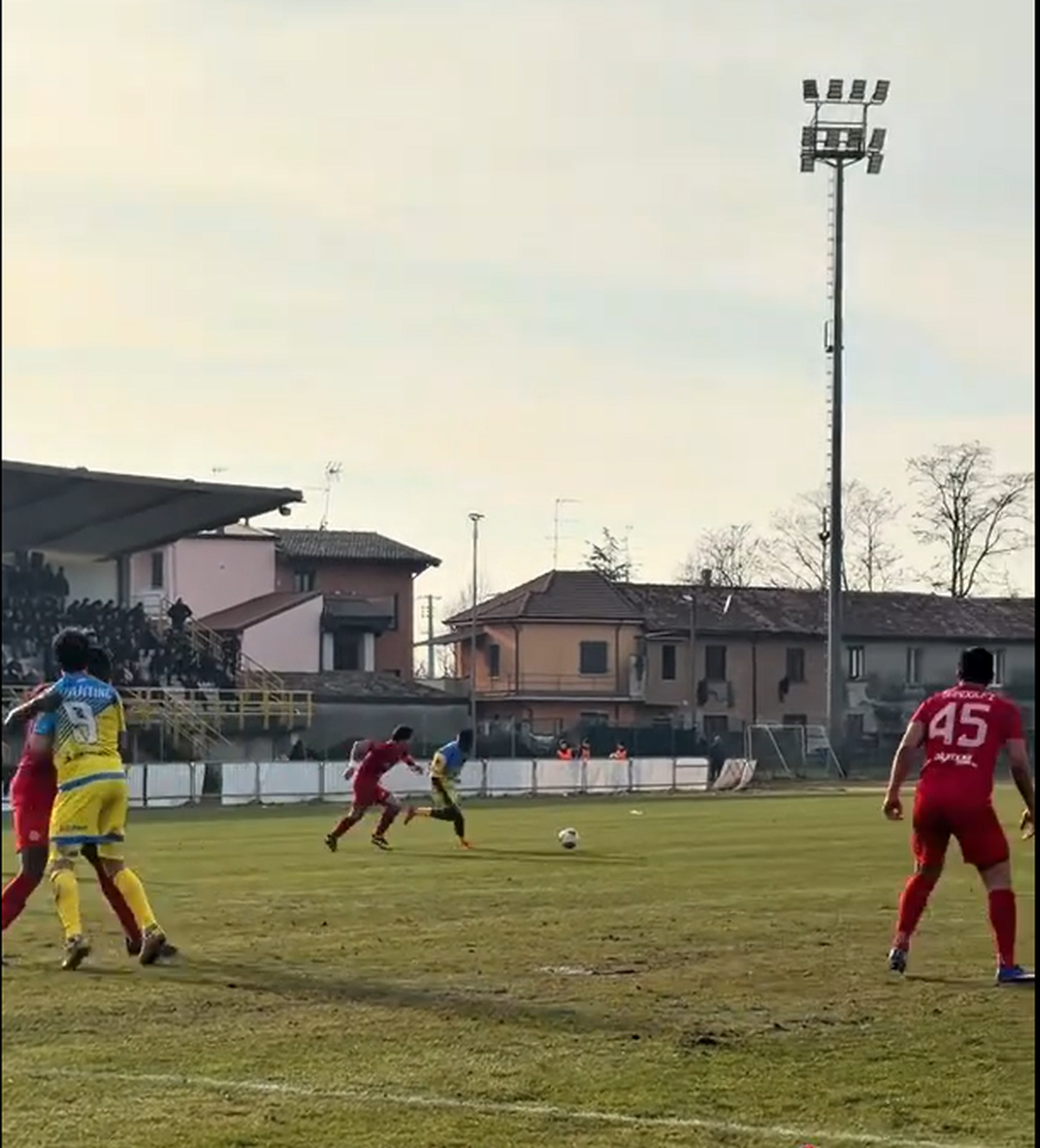 De la Bayern și Juventus, în Serie D! Douglas Costa a evoluat pe un stadion de 750 de locuri