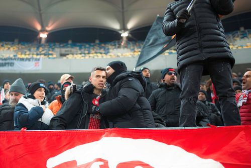 Ultrașii la Dinamo le transmit clar jucătorilor să joace doar la victorie ultimele două meciuri din sezonul regulat. Foto: Imago Images