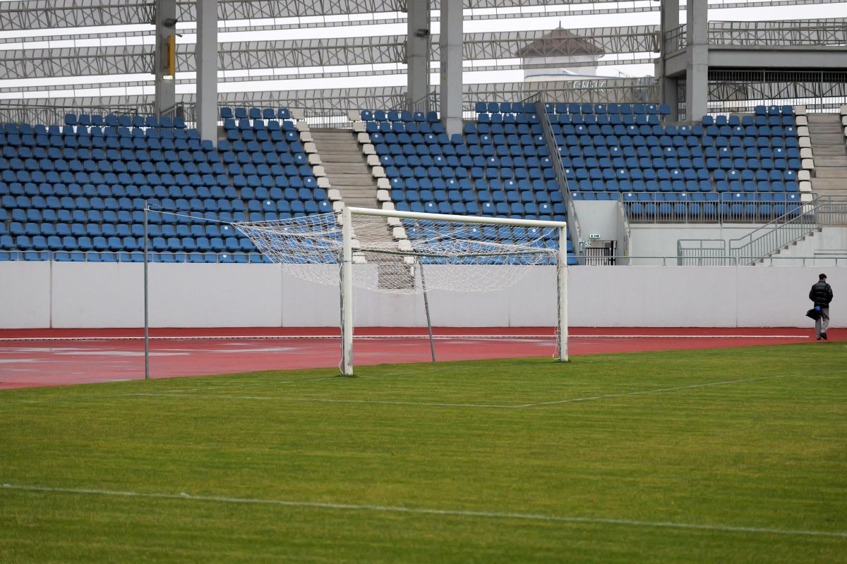 Stadionul funcționarilor! Pe arena unde Pandurii îngenunchea granzii mai „joacă” doar angajații de la primărie! GSP a descins la Târgu-Jiu