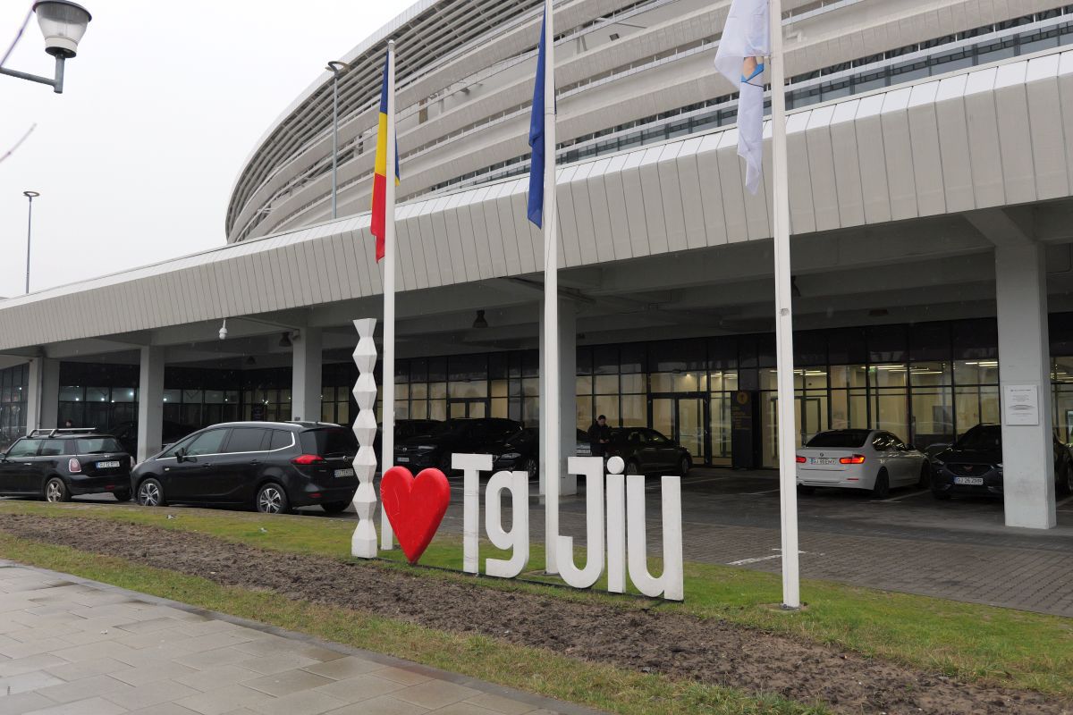 Stadionul funcționarilor! Pe arena unde Pandurii îngenunchea granzii mai „joacă” doar angajații de la primărie! GSP a descins la Târgu-Jiu