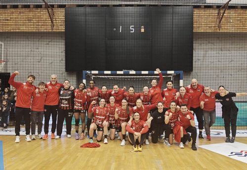 Gloria Bistrița s-a impus în deplasarea de la Brăila, scor 30-26, și urcă provizoriu peste CSM București în fruntea „Ligii Florilor”.