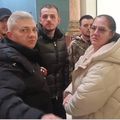 Alexandru Cristescu (centru) și Claudiu Blaga au venit încătușați la Judecătoria Ploiești în „dosarul Păulești”: primul a dat tonul unui haos pe holurile instituției