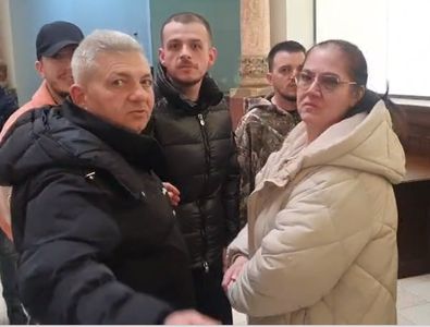 „Ce filmezi, mă? Ce filmezi, mă?” » Arestații din „dosarul Păulești” au declanșat un scandal-monstru pe holurile Judecătoriei Ploiești + Nepoata lui Florin Salam, printre agresori