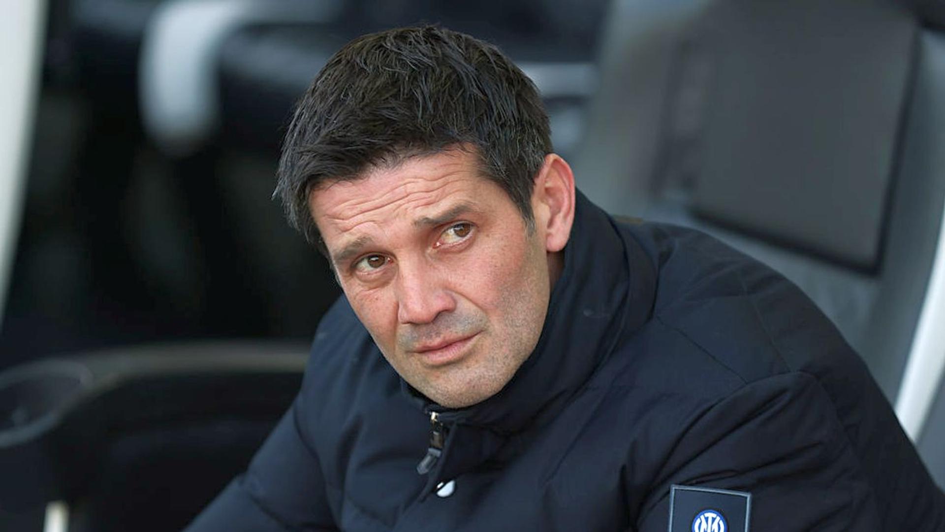 Cristi Chivu pe marginea terenului în timpul semifinalei Cupei Italiei, antrenând echipa Inter în Serie A, concentrat și implicat. | sursa foto: Gazeta Sporturilor