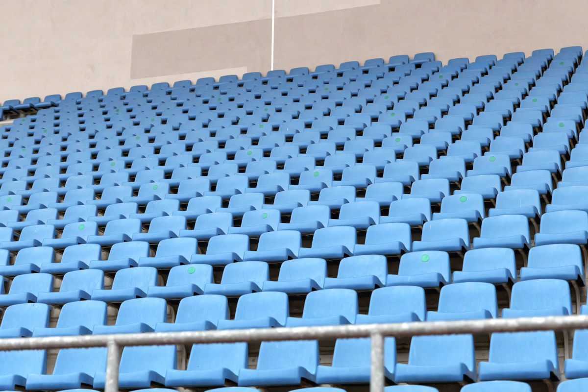 Stadionul funcționarilor! Pe arena unde Pandurii îngenunchea granzii mai „joacă” doar angajații de la primărie! GSP a descins la Târgu-Jiu