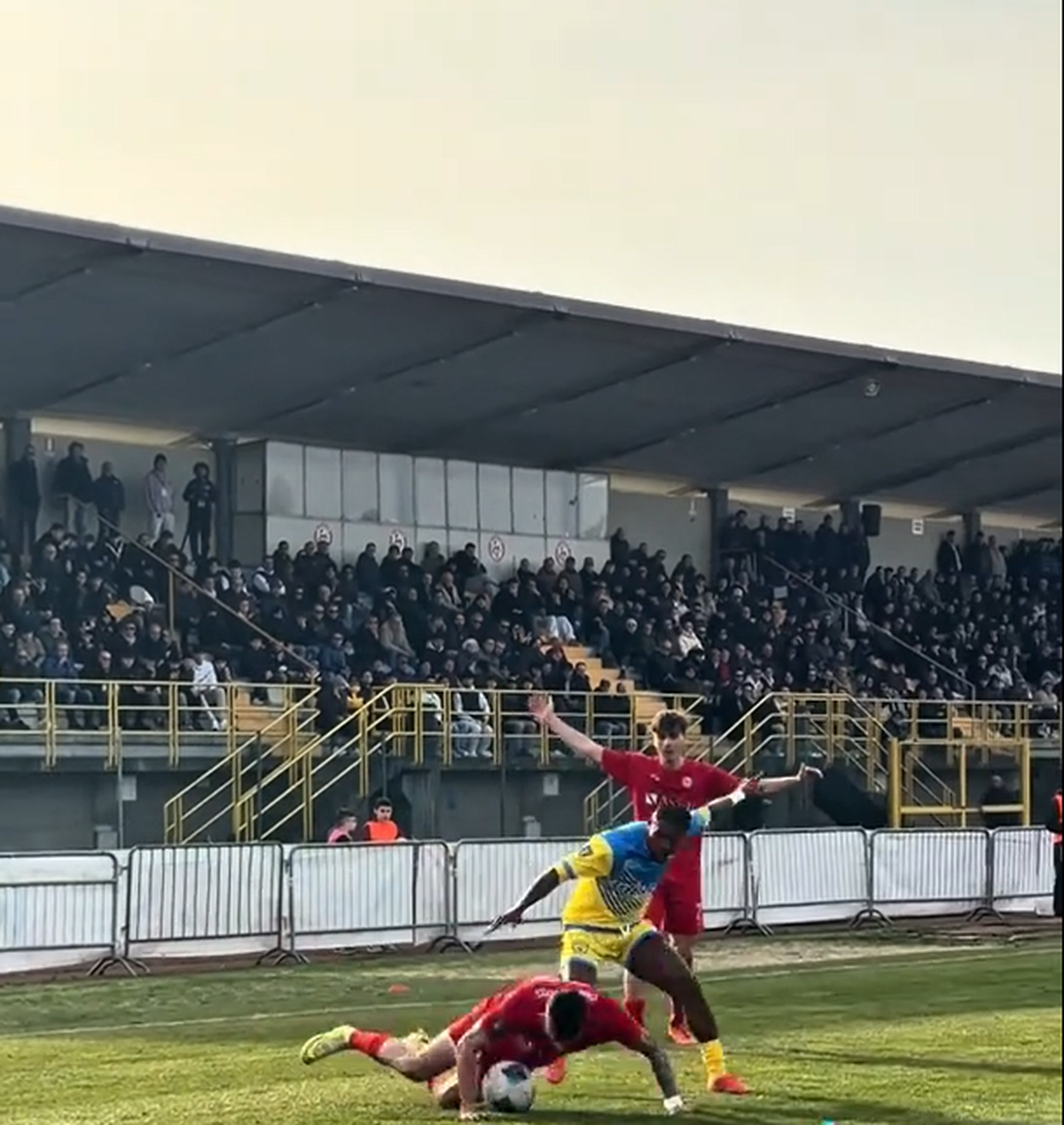 De la Bayern și Juventus, în Serie D! Douglas Costa a evoluat pe un stadion de 750 de locuri