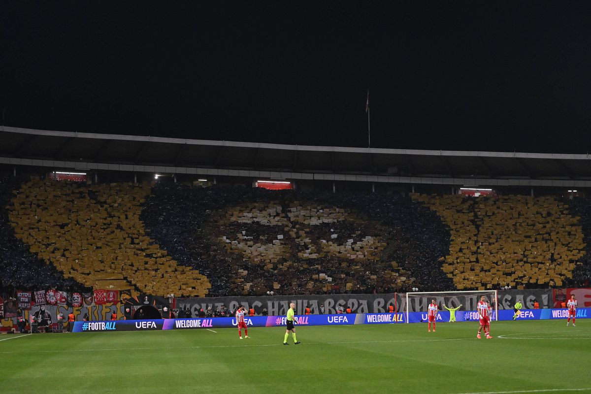 Scenografie Steaua Roșie la meciul cu Lille din Europa League