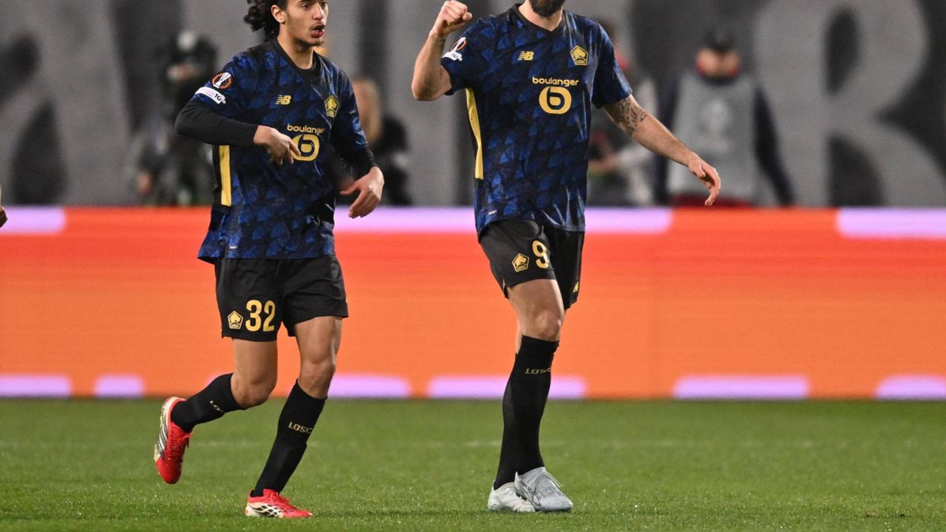 Olivier Giroud în tricoul Lille, celebrând golul decisiv în Europa League, demonstrând performanță fotbal și calificare Lille la 39 de ani | sursa foto: Gazeta Sporturilor