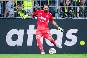 A jucat doar șase meciuri în 9 ani, dar și-a prelungit contractul cu Juventus