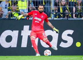 A jucat doar șase meciuri în 9 ani, dar și-a prelungit contractul cu Juventus