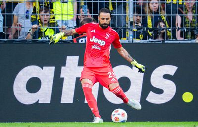 A jucat doar șase meciuri în 9 ani, dar și-a prelungit contractul cu Juventus