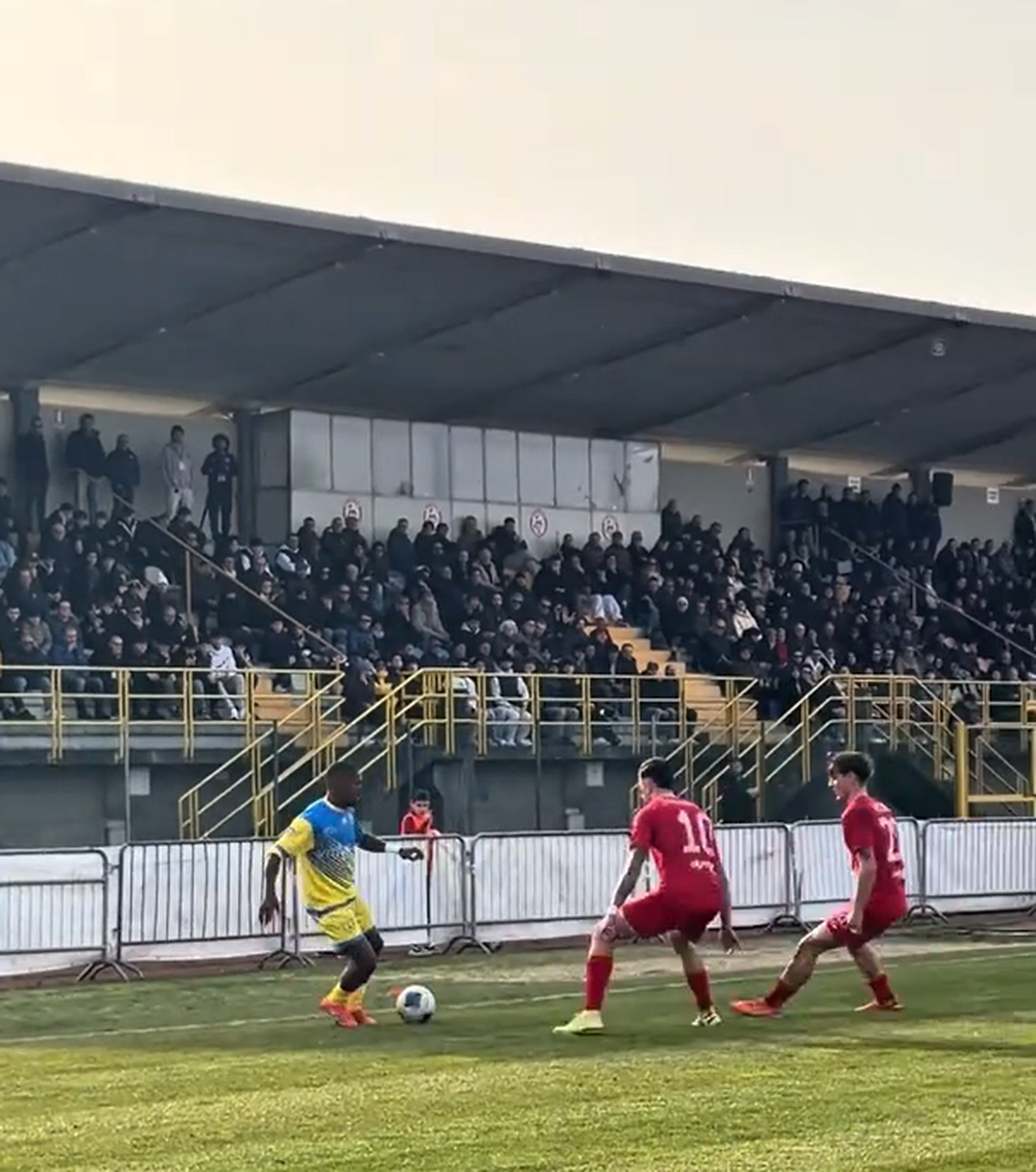 De la Bayern și Juventus, în Serie D! Douglas Costa a evoluat pe un stadion de 750 de locuri