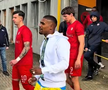 Douglas Costa a evoluat pe un stadion de 750 de locuri // Capturi FOTO: Tiktok @mundialitopodcast