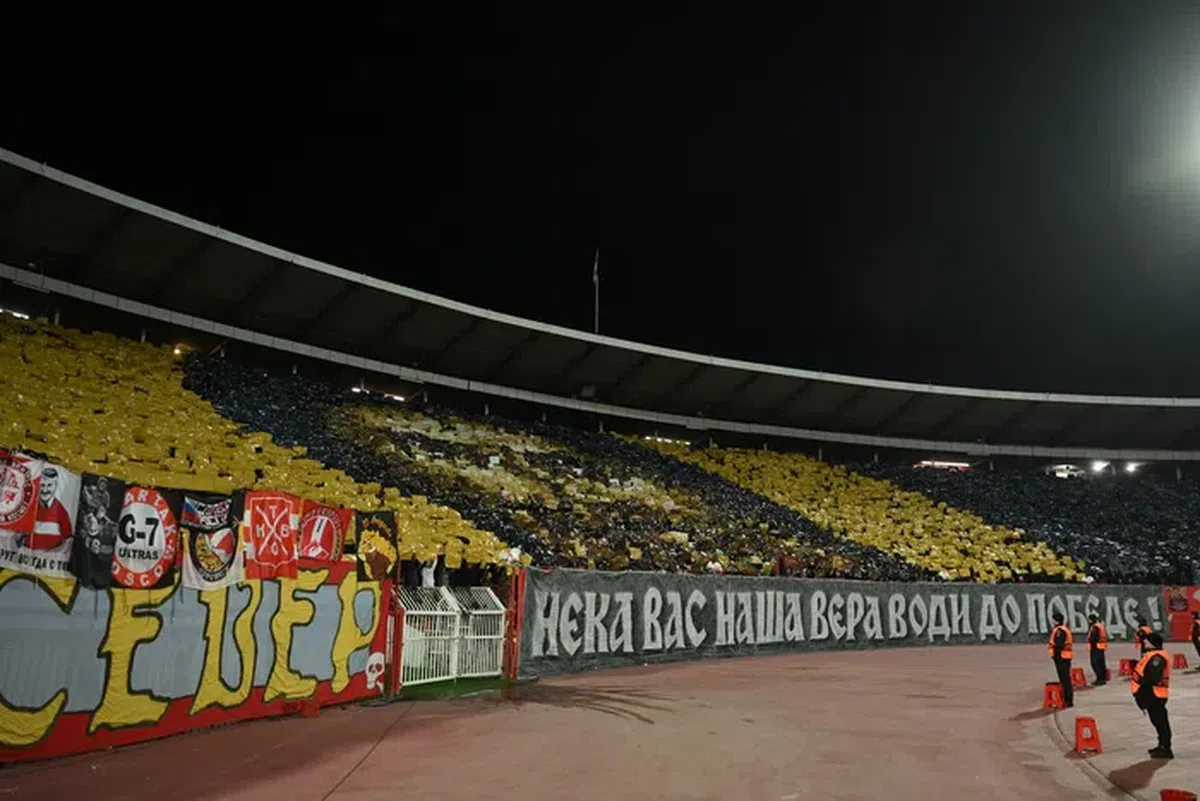 Scenografie Steaua Roșie la meciul cu Lille din Europa League