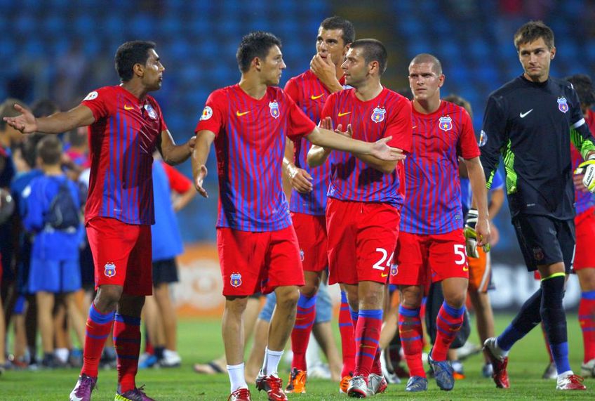 Raul Rusescu lângă Gabi Matei, în 2011, când amândoi îmbrăcau tricoul FCSB, foto: arhivă GSP