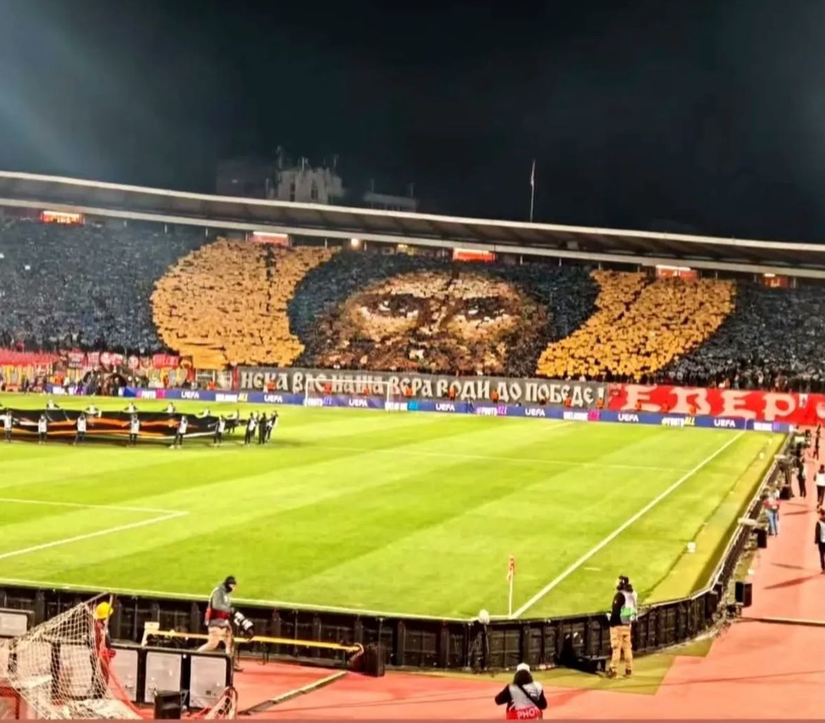 Scenografie Steaua Roșie la meciul cu Lille din Europa League