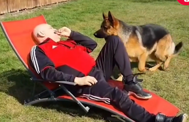 VIDEO Gabi Balint, unul dintre eroii de la Sevilla 86, recital la muzicuță