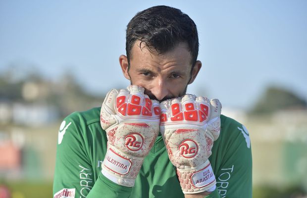 Cum scapă Cătălin Straton, portarul lui Dinamo, de stresul provocat de coronavirus: „Dansez cu fetele și ajut la curățenie”