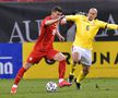 Vlad Chiricheș (în galben), în România - Macedonia de Nord // foto: Imago