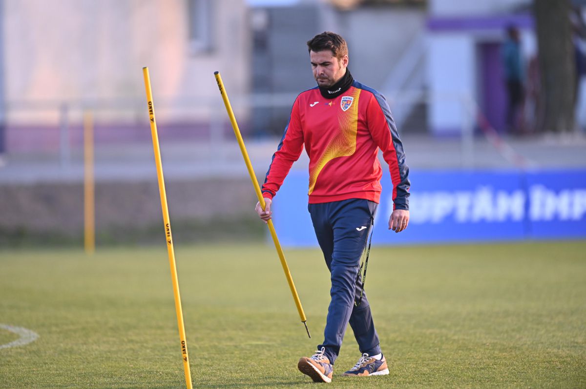 Adrian Mutu pregătește atent înfruntarea cu Ungaria U21 » A băgat 4 jucători în ședință
